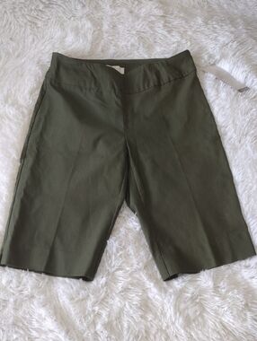 New Directions Olive Green Stretch Bermuda Shorts NWT